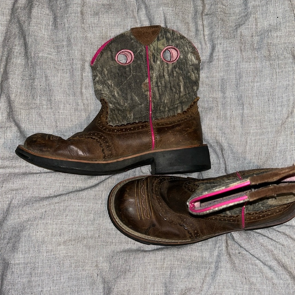 Boots - Picture 3 of 3